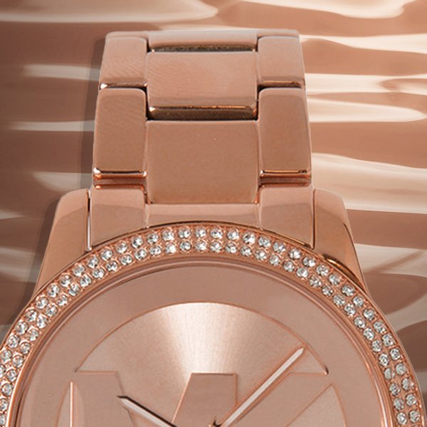 Klasyczna bransoleta łączy swobodę i elegancję dla zegarka Michael Kors MK6880