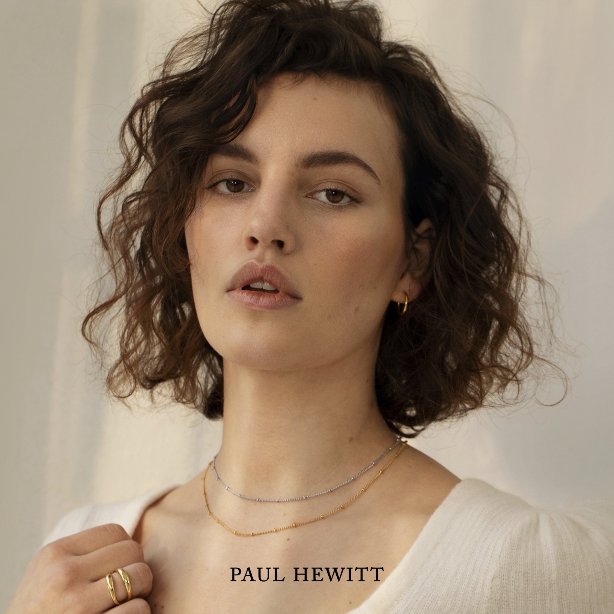 Zegarek Paul Hewitt Modest Line Gold Blue Mesh z niebieskim paskiem i złotą kopertą.