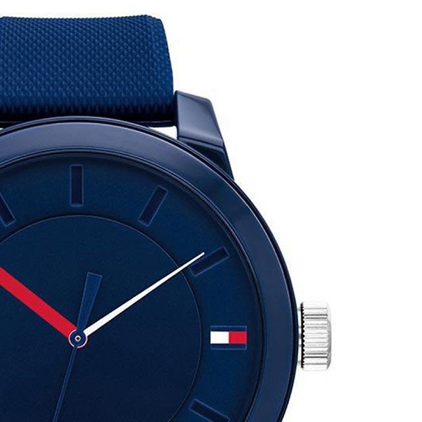Zegarek męski Tommy Hilfiger 1791745 Denim z charakterystycznym logo i eleganckim granatowym paskiem.