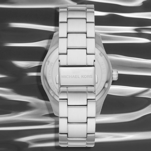 Klasyczna bransoleta łączy swobodę i elegancję dla zegarka Michael Kors MK8815