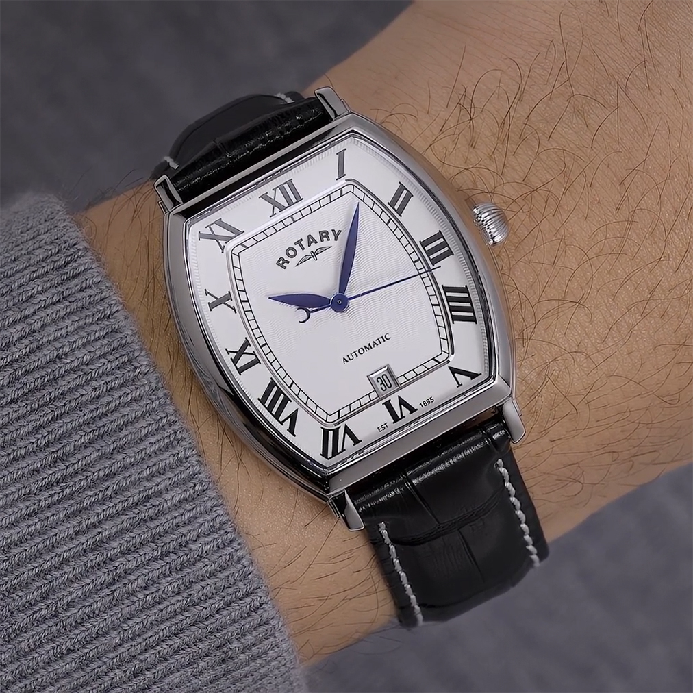 Czarny pasek croco z białym przeszyciem zegarka Rotary 1895 Tonneau Automatic RGS10061/01