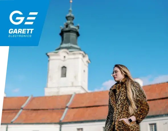 Smartwatch Garett Wave RT w kolorze różowego złota, idealny dla kobiet, łączy elegancję z nowoczesnymi funkcjami.