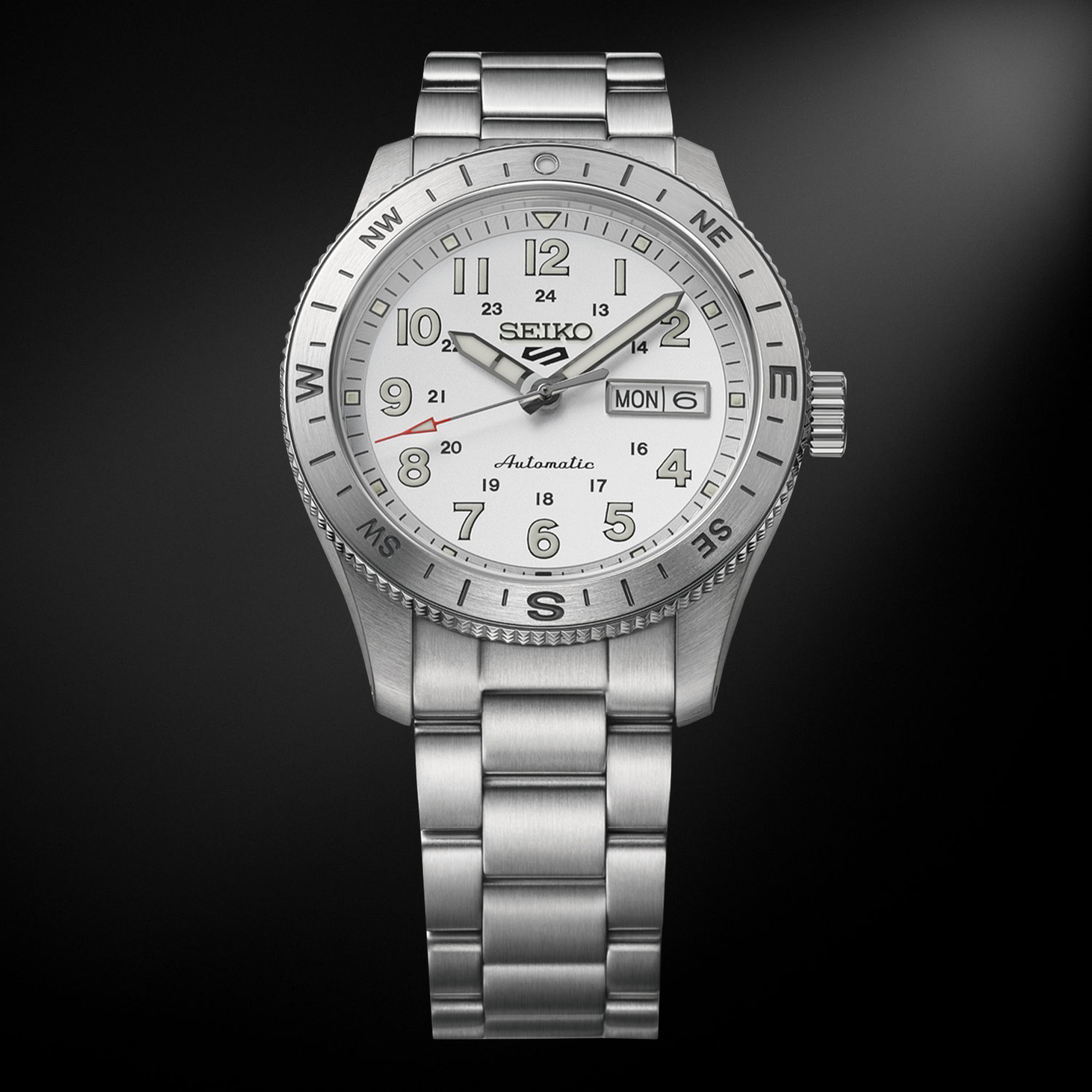 Zegarek Seiko 5 Sports Automatic Field HDB007K1 z białą tarczą na bransolecie