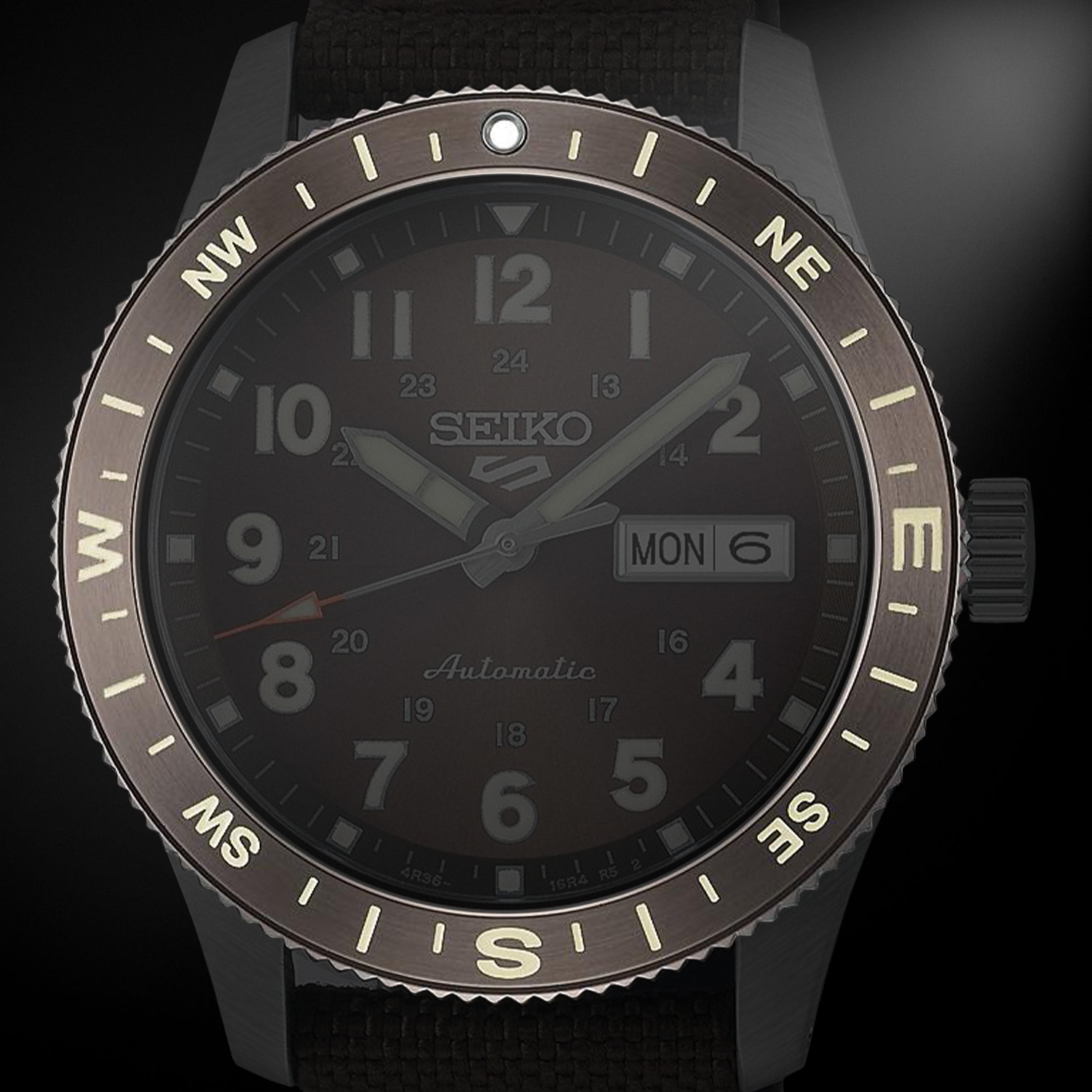 Zegarek Seiko 5 Sports Automatic Field HDB009K1 bezel z kompasem