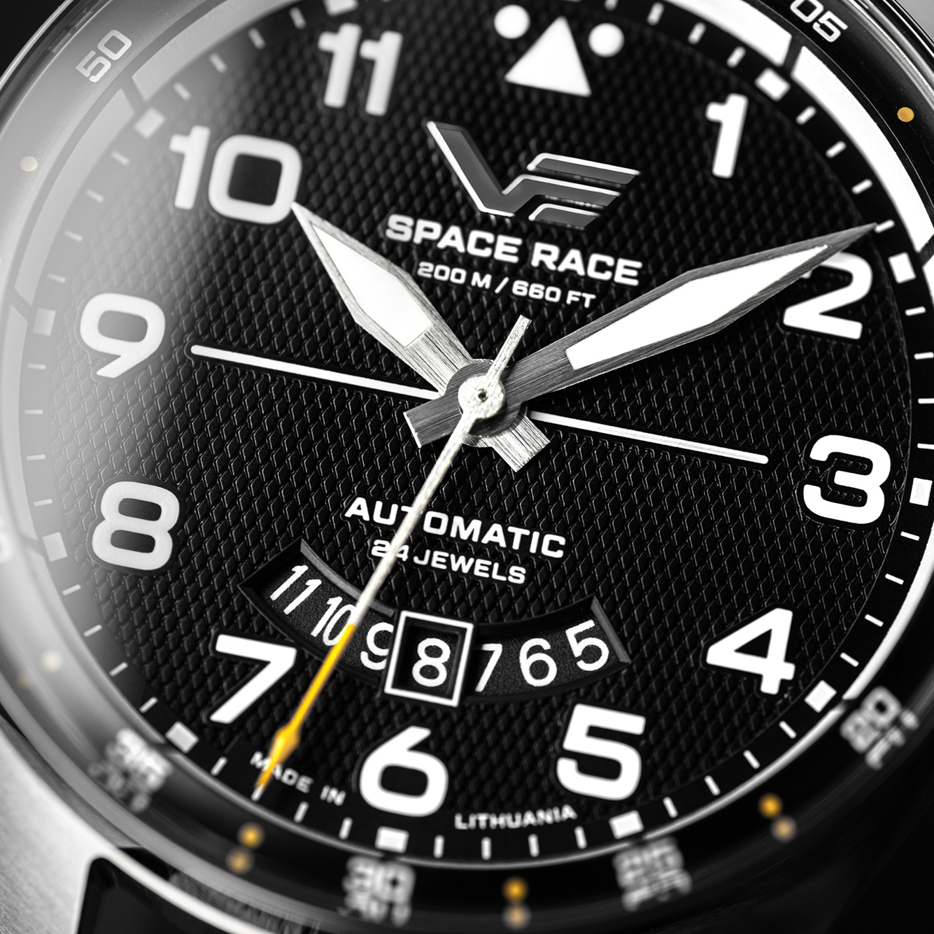 Wiele funkcji w zegarku Vostok Europe Space Race Black Automatic YN55-325A745
