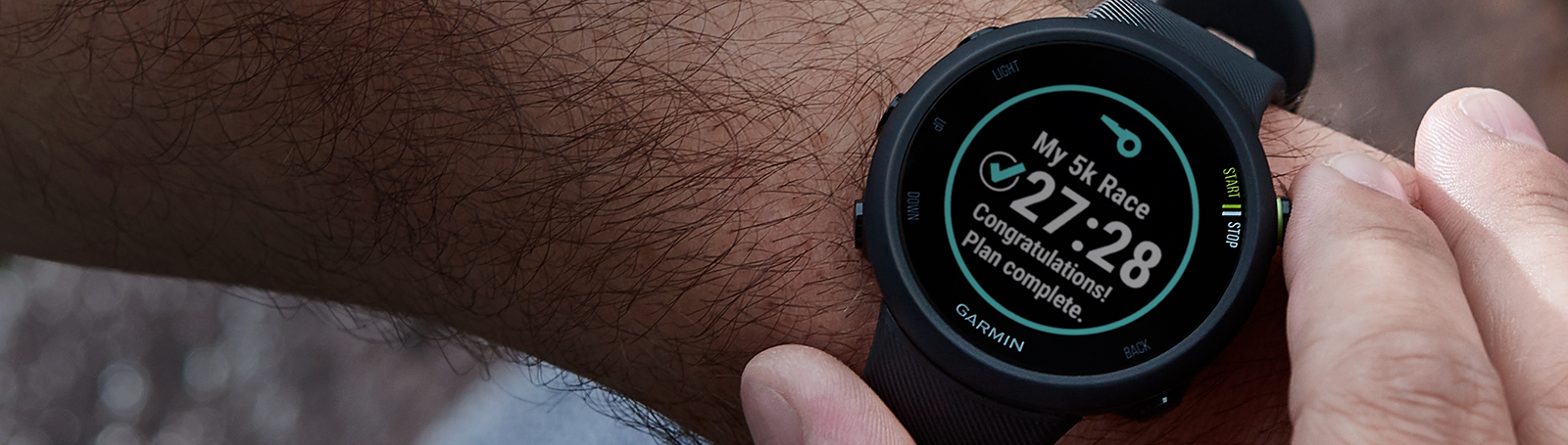 Zegarek Garmin Forerunner 45 Black, idealny do biegania, z GPS i monitorowaniem aktywności.