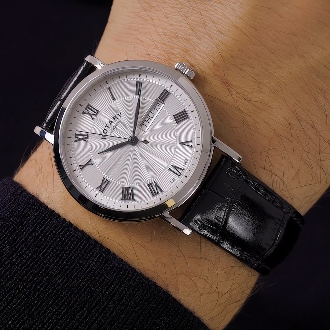 Biała tarcza guilloche zegarka Rotary Windsor GS05420/22