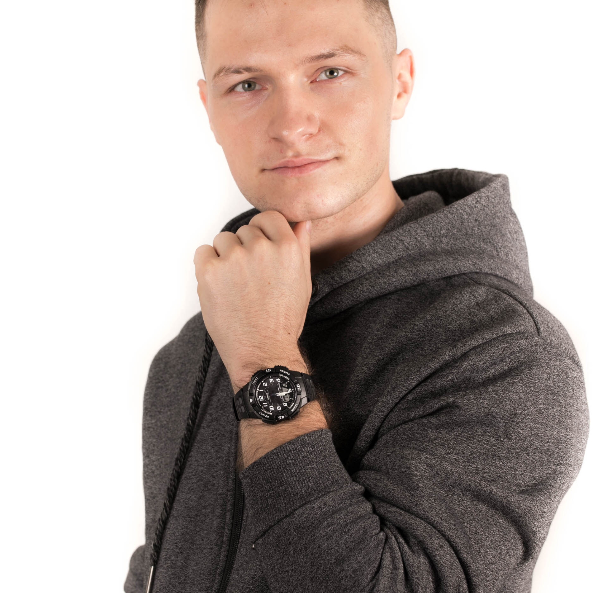 Męski zegarek z mechanizmem solarnym w czarnej kolorystyce 