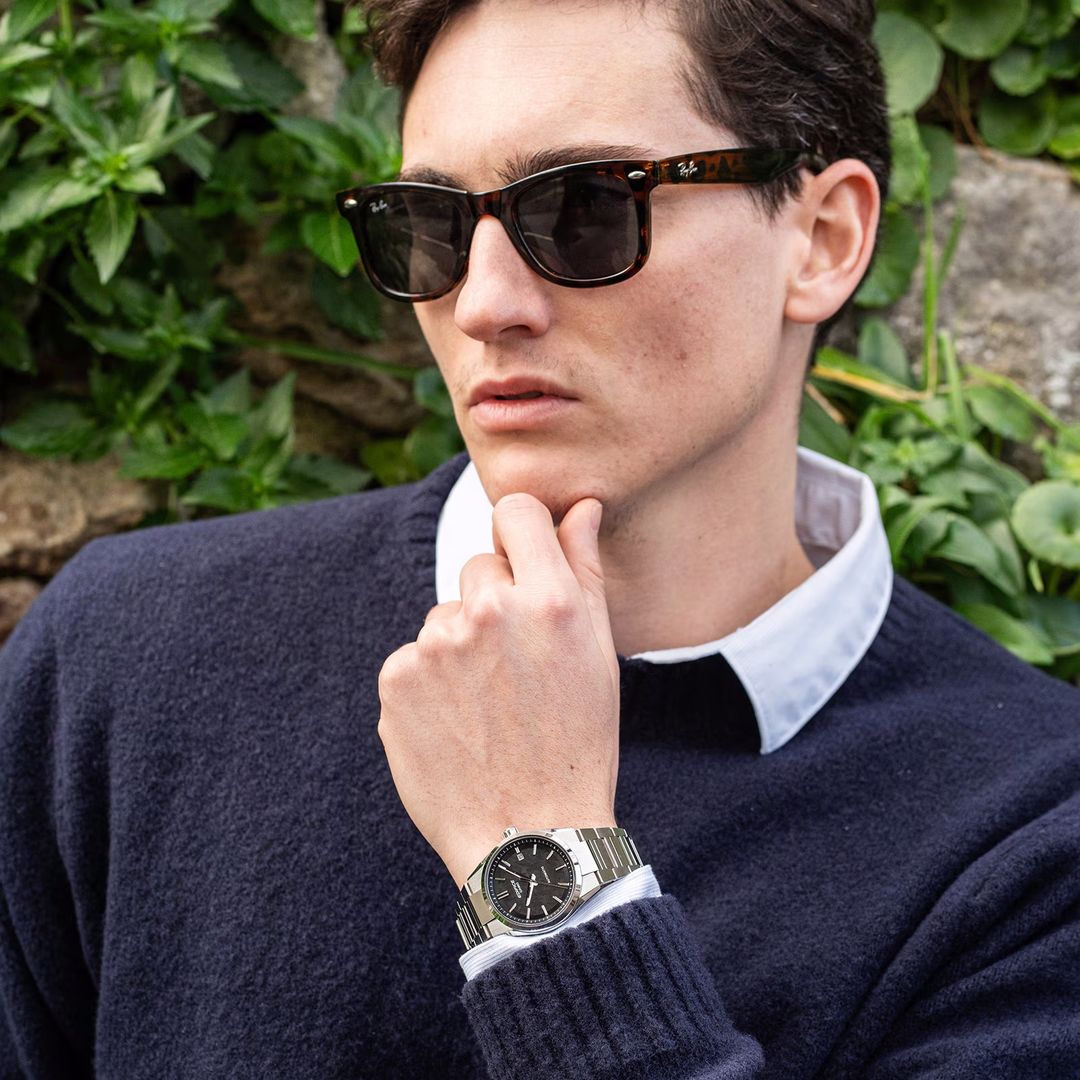 Zegarek w sportowo-eleganckim stylu
