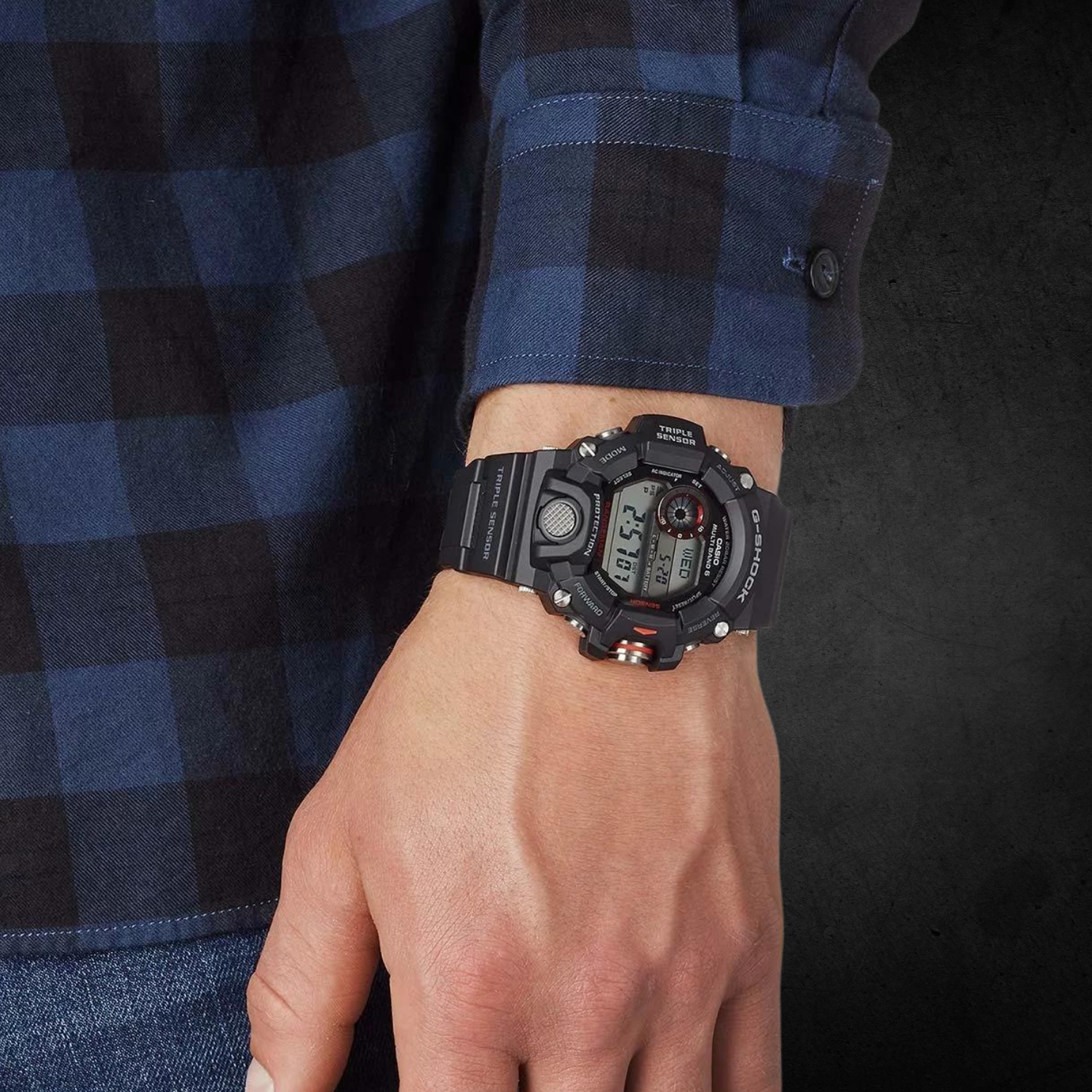 Zegarek G-SHOCK Casio RANGEMAN GW-9400-1ER na męskim nadgarstku