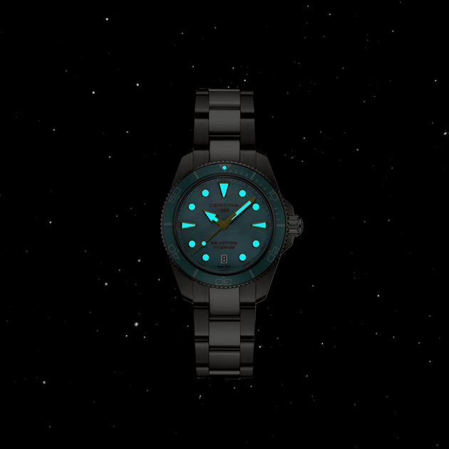 Świecące indeksy i wskazówki na tarczy zegarka Certina DS Action 34.5mm C048.210.44.131.00 dzięki Super-LumiNova