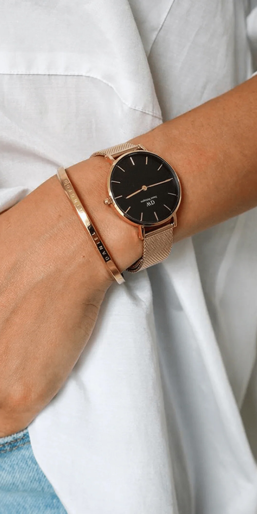 Zegarek Daniel Wellington w kolorze złota z czarną tarczą