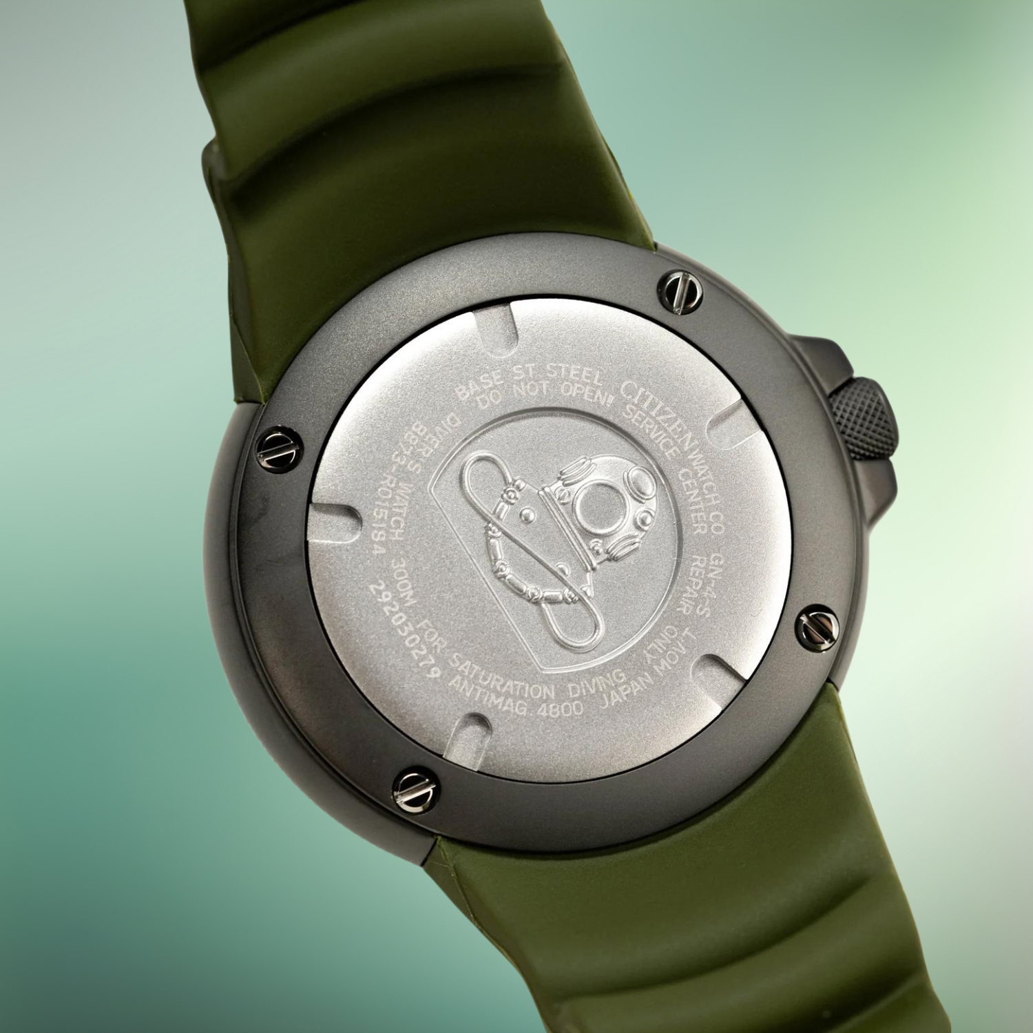 Dekiel z grawerem miedzianego hełmu w zegarku Citizen PROMASTER ECO-DRIVE 300M BJ8057-17X