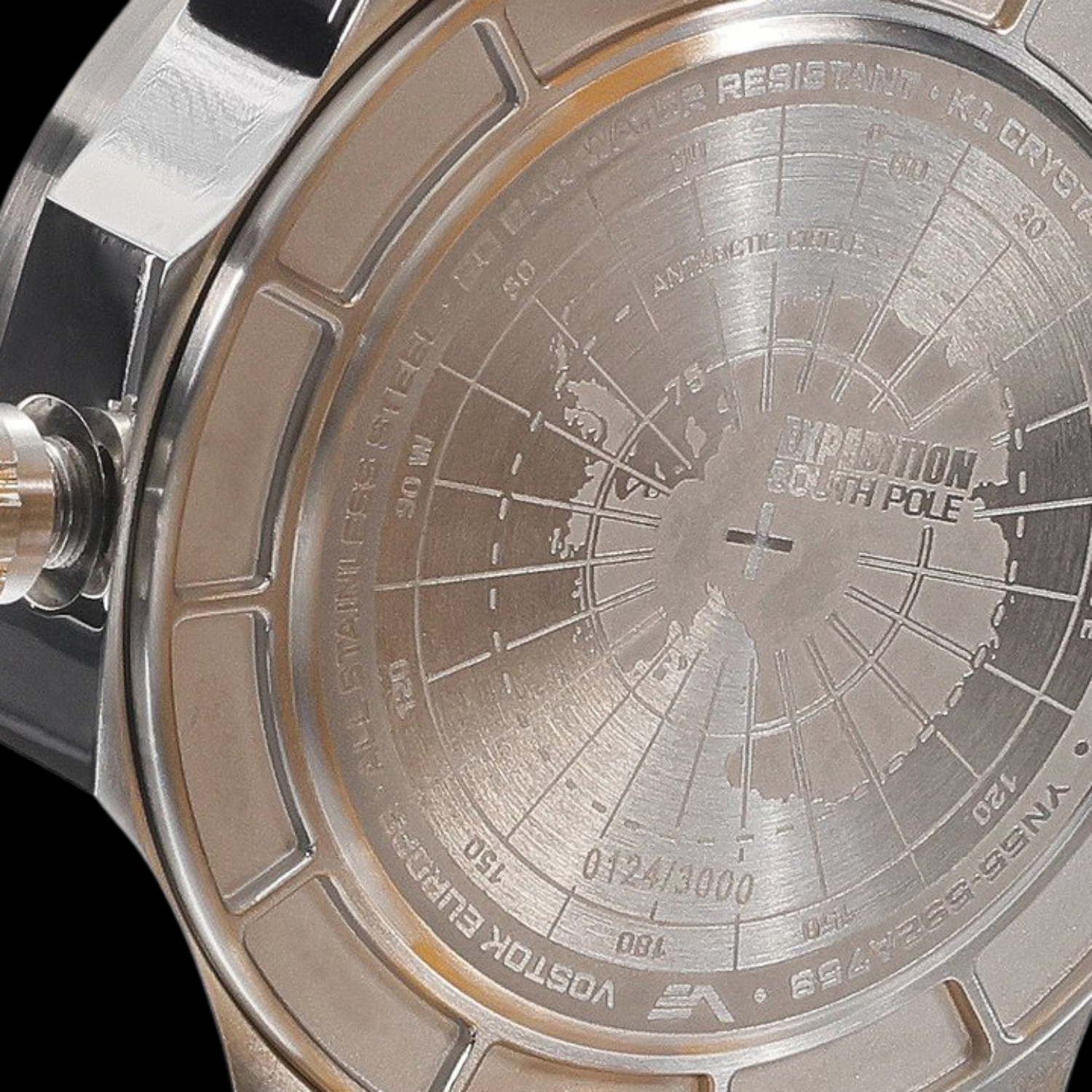 Dekiel zegarka Vostok Europe Expedition South Pole Automatic YN55-592A758SY z wygrawerowaną limitacją