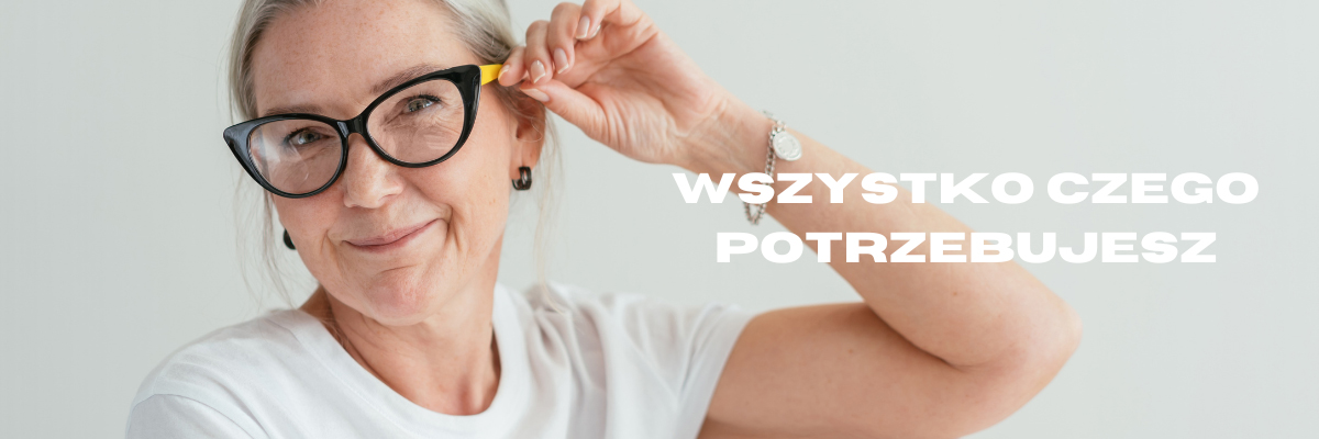 Młoda dziewczynka z uśmiechem, kręcone włosy, tekst WSZYSTKO CZEGO POTRZEBUJE TWOJE DZIECKO.