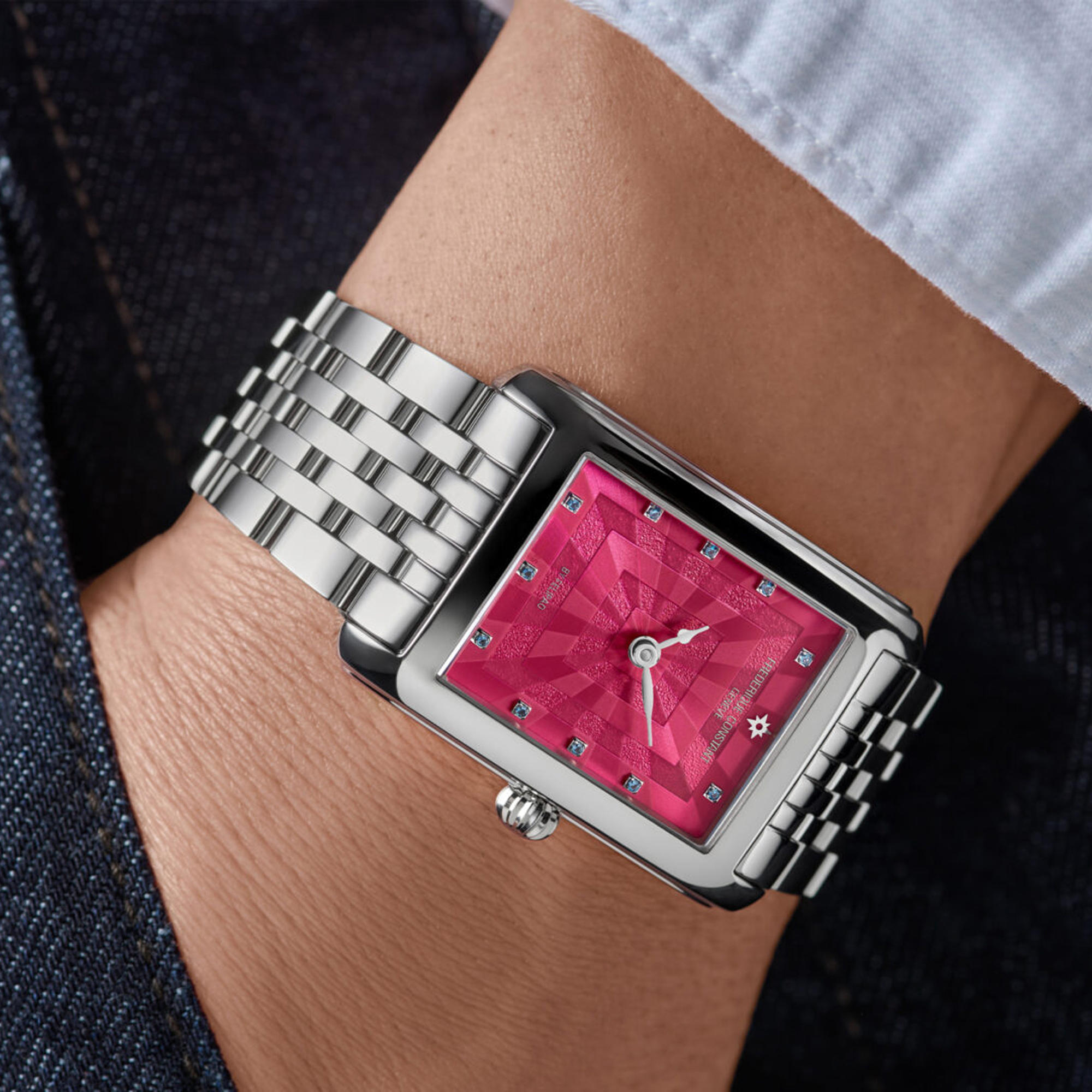 Luksusowy zegarek Frederique Constant na nadgarstku dla pewnych siebie kobiet