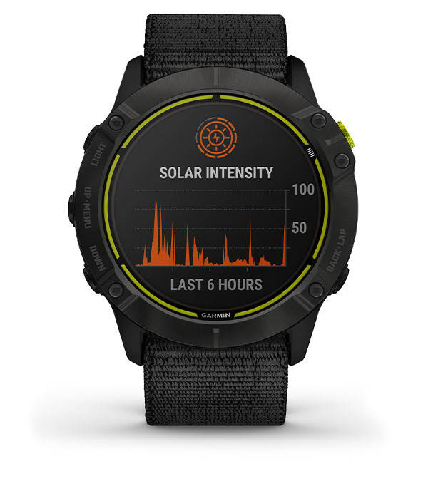 Czarny zegarek sportowy marki Garmin z wyświetlaczem pokazującym graf intensywności słonecznej z ostatnich 6 godzin.