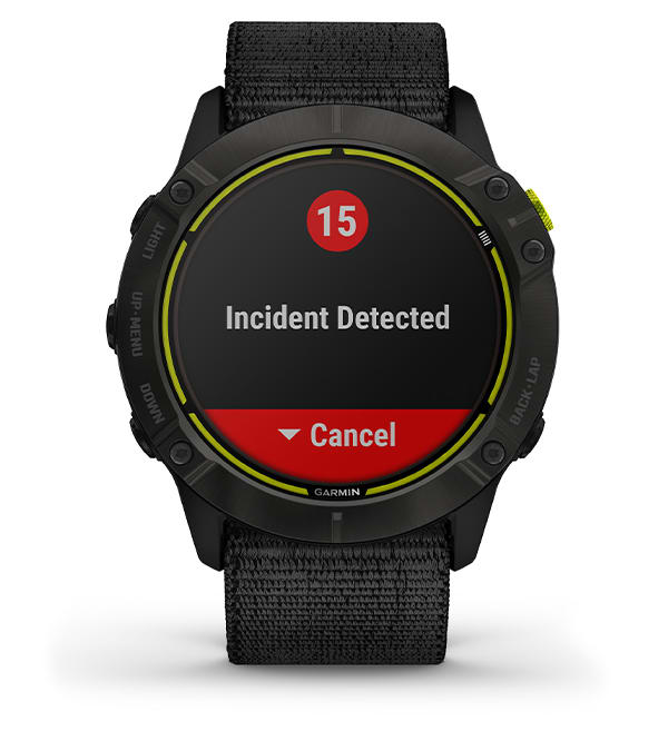 Zegarek sportowy Garmin na czarnym pasku, wyświetlający czerwono-czarny ekran z komunikatem Wykryto incydent oraz przyciskiem Anuluj.