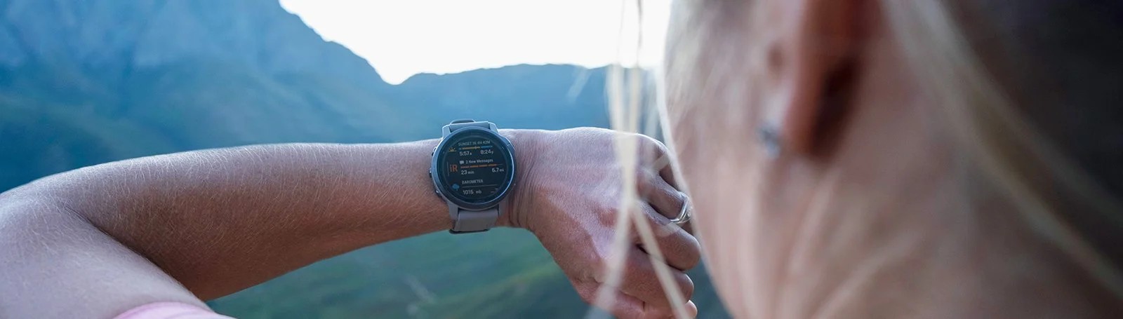 Zegarek Garmin Fenix 6S Pro Solar w kolorze fioletowym, idealny do aktywności outdoorowych.