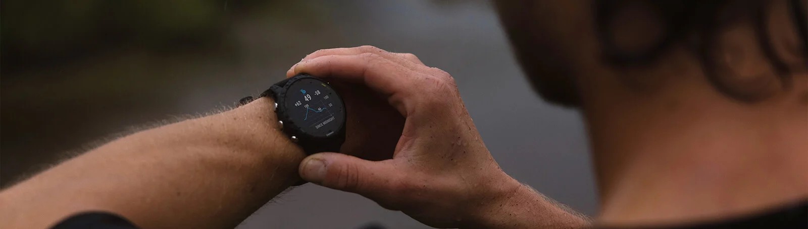 Zegarek Garmin Forerunner 255 Music w kolorze czarnym, idealny do biegania i treningów.