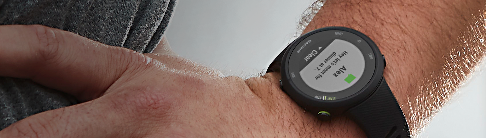 Zegarek Garmin Forerunner 45 Black to idealny wybór dla biegaczy, oferujący zaawansowane funkcje monitorowania aktywności.