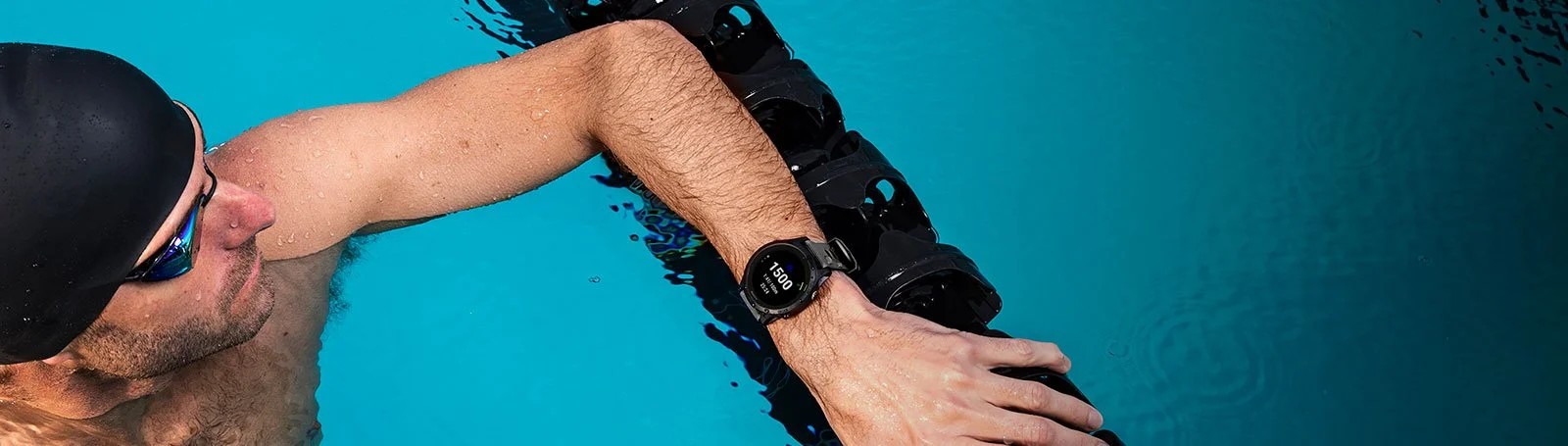 Zegarek Garmin Forerunner 745 w kolorze miętowym, idealny do biegania i treningów sportowych.