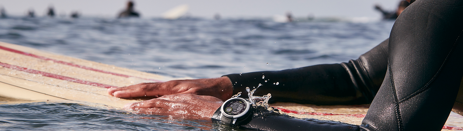 Zegarek Garmin Instinct 2 Solar - Surf Edition, idealny dla miłośników sportów wodnych.