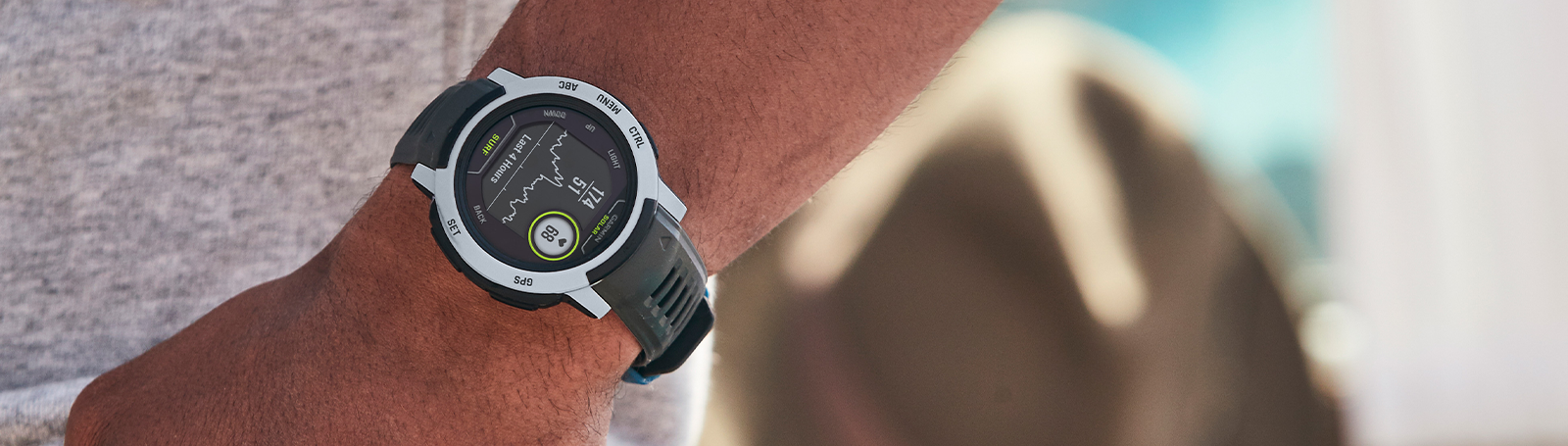 Zegarek Garmin Instinct 2 Solar - Surf Edition, idealny dla miłośników sportów wodnych.