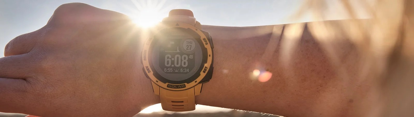 Zegarek Garmin Instinct Standard Edition w kolorze Lakeside Blue, idealny dla aktywnych użytkowników.