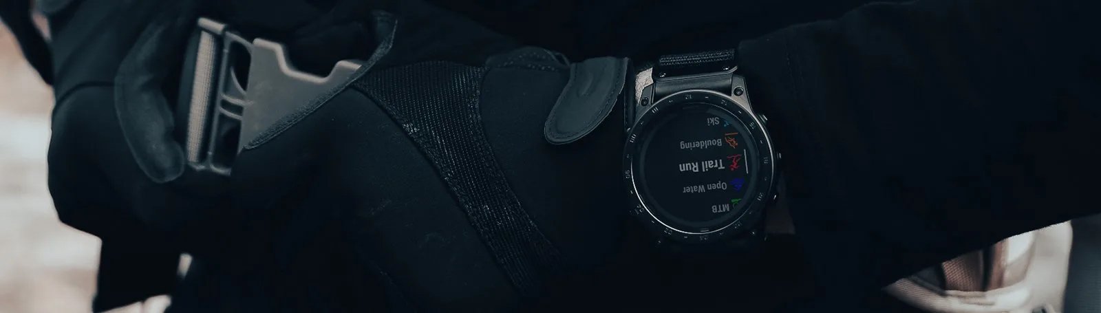 Zegarek Garmin Tactix 7 Pro w kolorze czarnym, idealny do aktywności outdoorowych i militarnych.