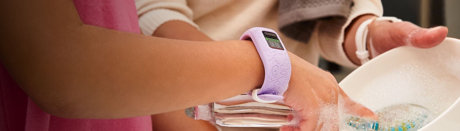 Zegarek Garmin Vivofit jr. 2 Disney w kolorze różowym z motywem Disneya, idealny dla dzieci.