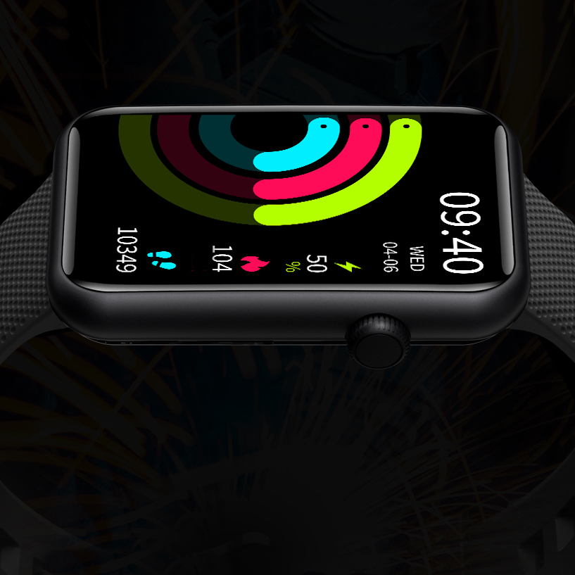 Czarny smartwatch na ciemnym tle pokazuje kolorowy wyświetlacz z ikonami aktywności.