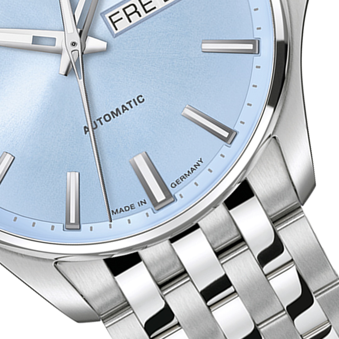 Stalowa bransoleta przy kopercie i dolna część tarczy zegarka Junghans Meister S Automatic 27/4614.44