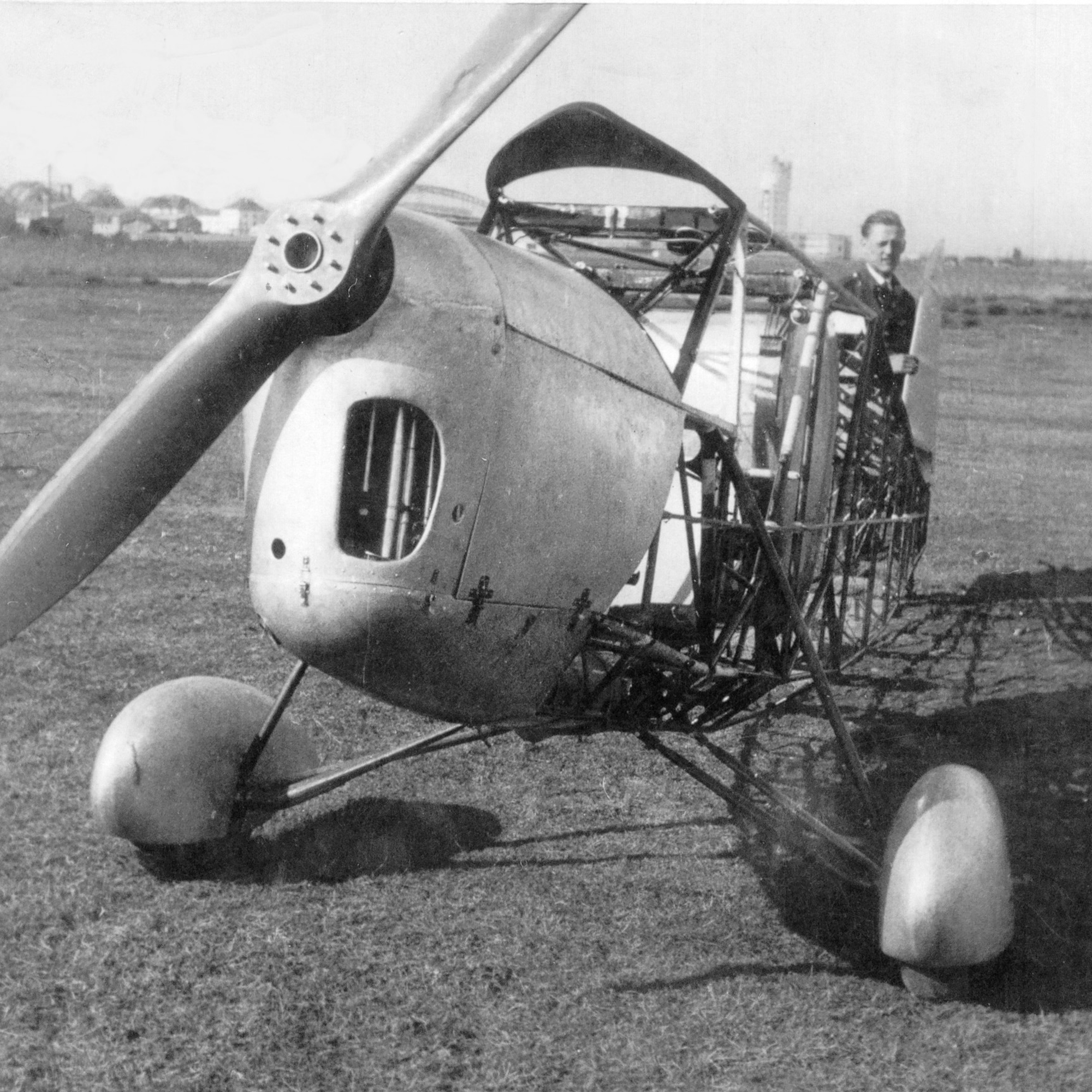 Samolot RWD-5bis w budowie na lotnisku Okęcie