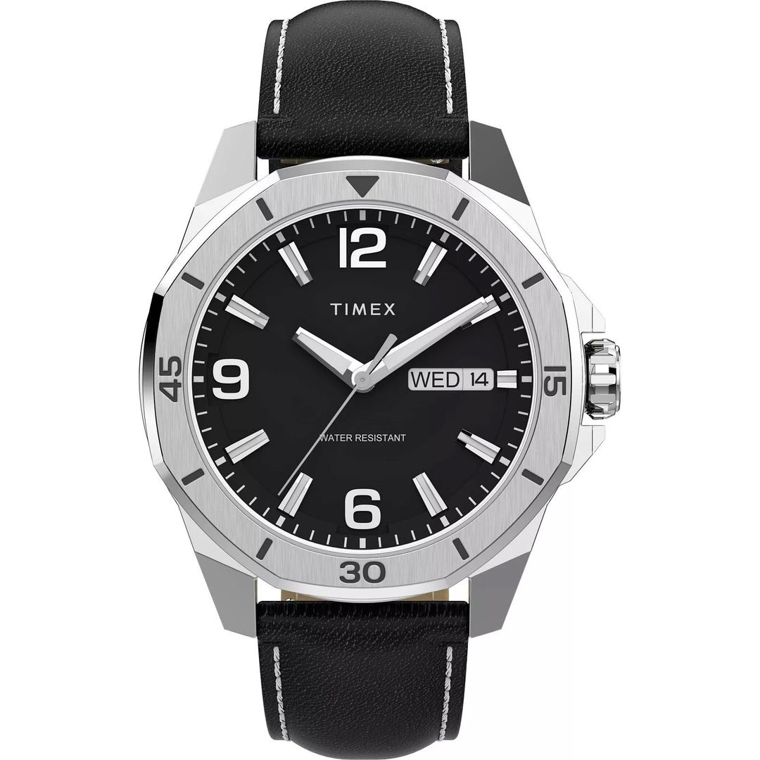 Zegarek Timex z czarną tarczą w masywnej, geometrycznej kopercie na czarnym, skórzanym pasku