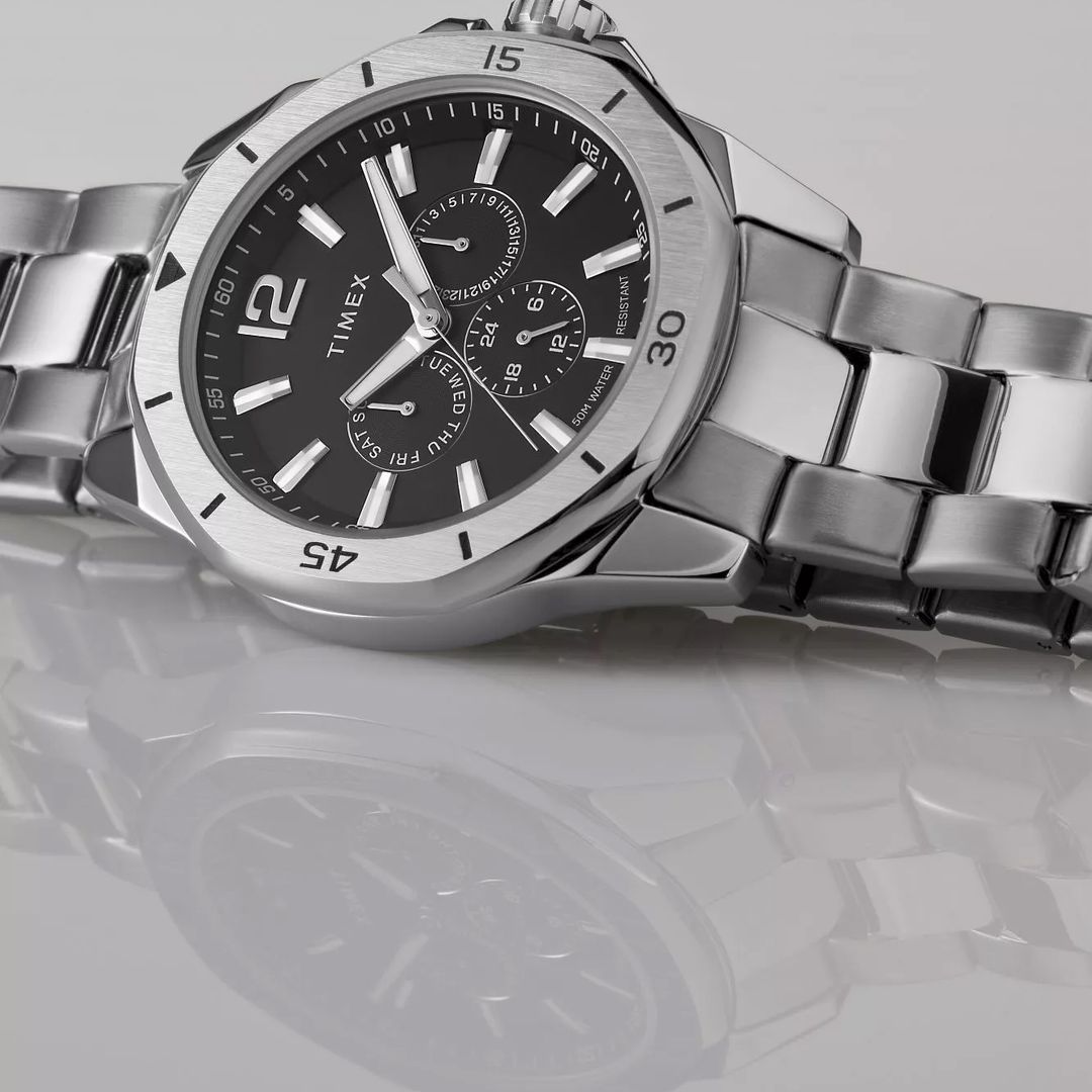 Zegarek męski Timex z czarną tarczą z subtarczami oraz masą luminescencyjną na indeksach i wskazówkach