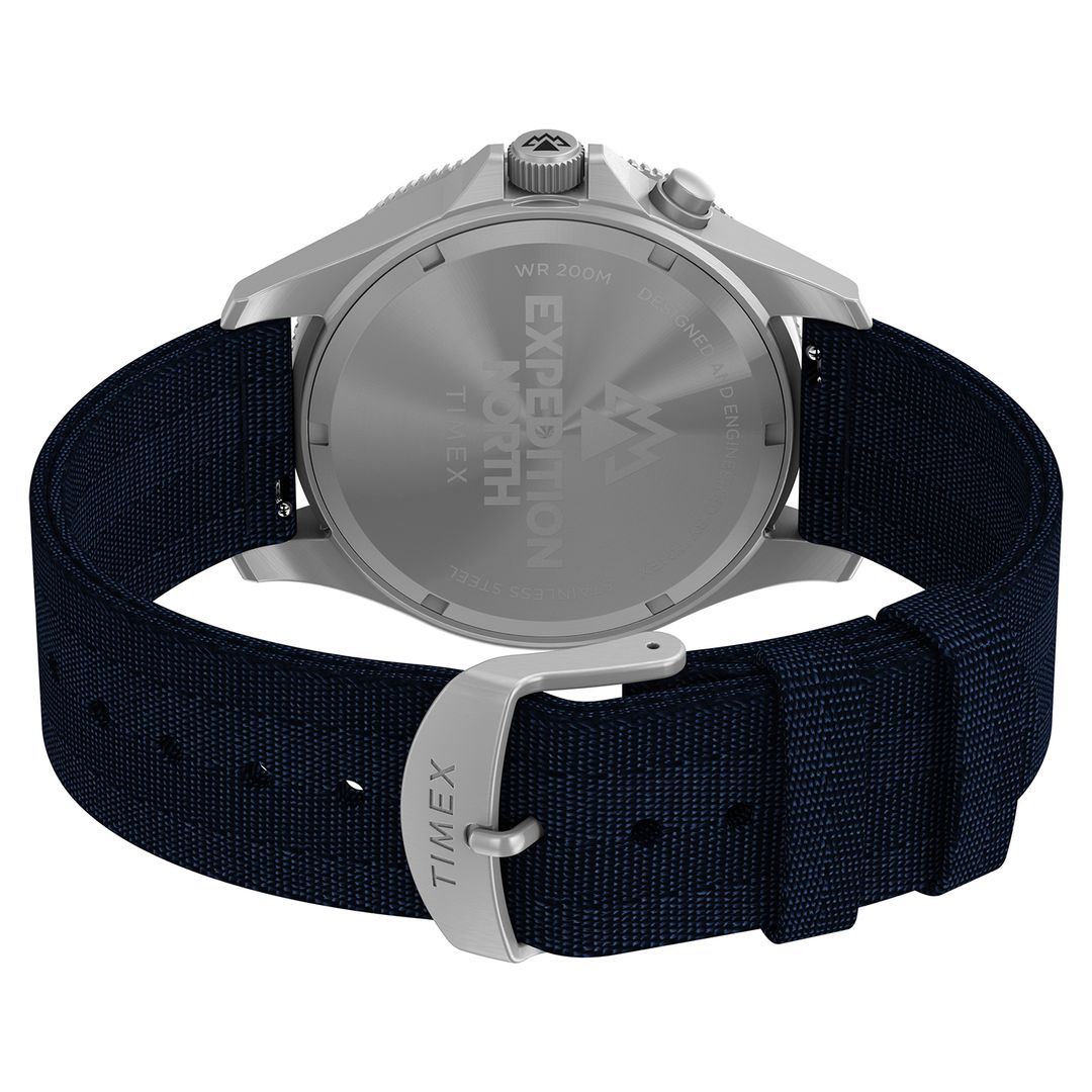 Zegarek Timex z masywną, zaokrągloną kopertą w srebrnym kolorze na granatowym, materiałowym pasku tide