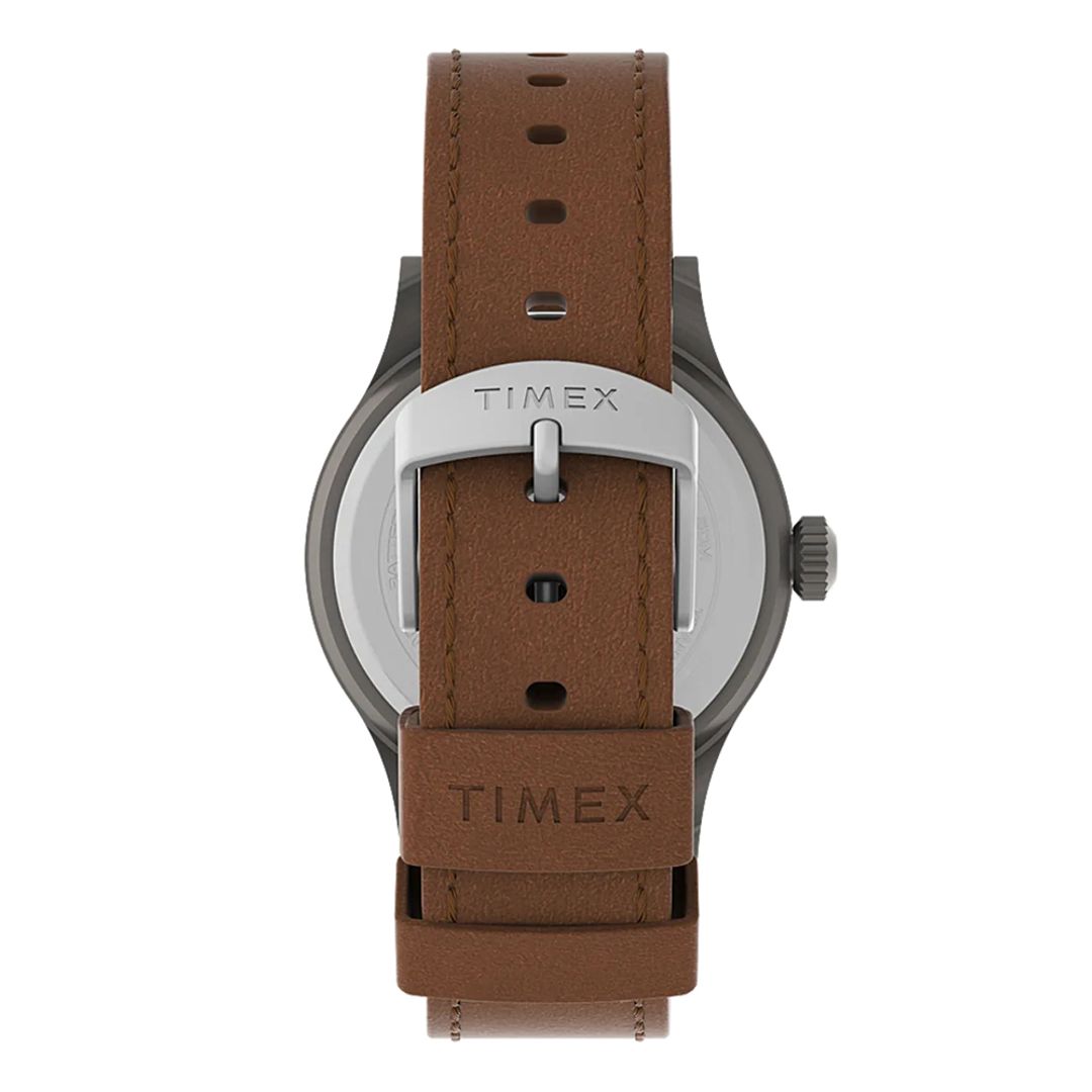 Zegarek marki Timex na brązowym skórzanym pasku z zapięciem na sprzączkę