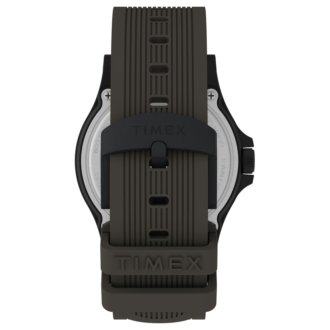 Zbliżenie na zapięcie zegarka marki Timex Expedition Acadia 