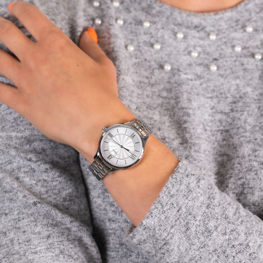 Zegarek Timex ze stalową bransoletą oraz zapięciem na zatrzask z zabezpieczeniem