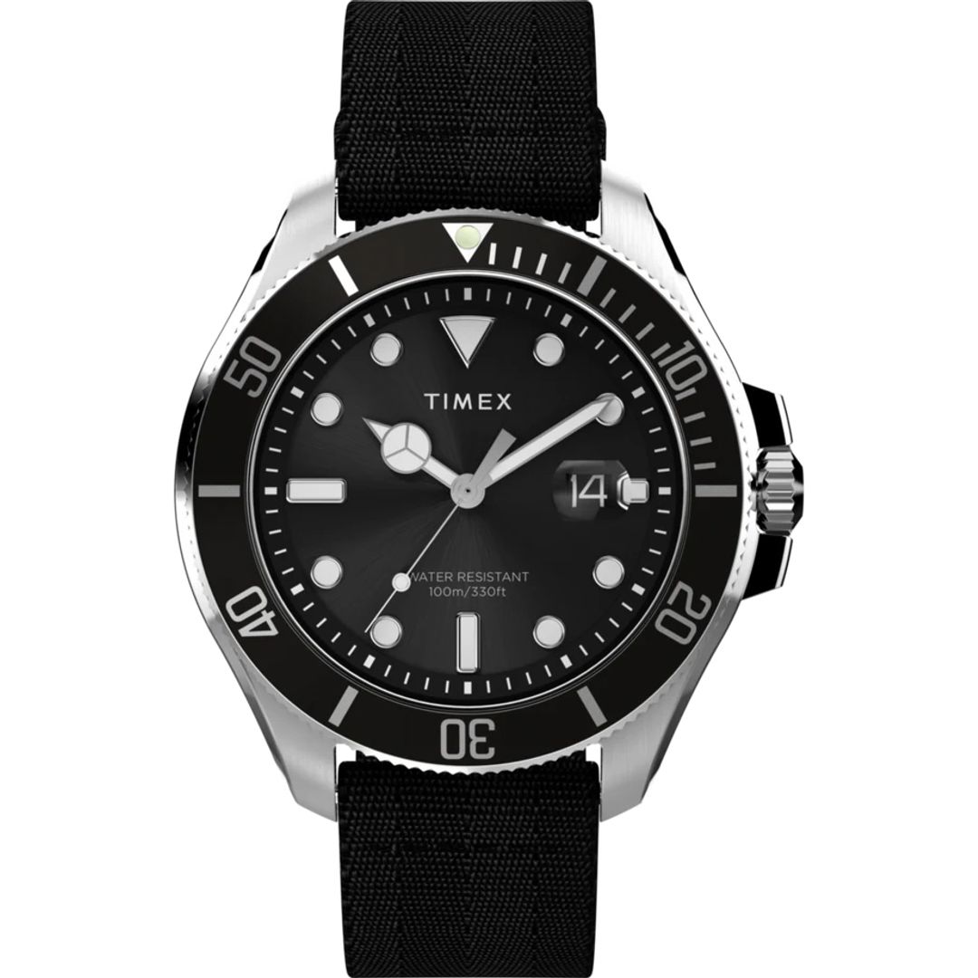 Zegarek męski Timex z czarną tarczą w kopercie w srebrnym odcieniu na czarnym pasku materiałowym