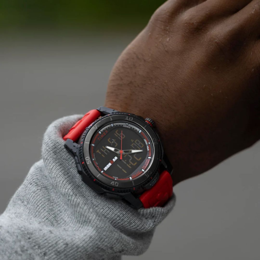 zegarek Timex TW2W53700 na nadgarstku