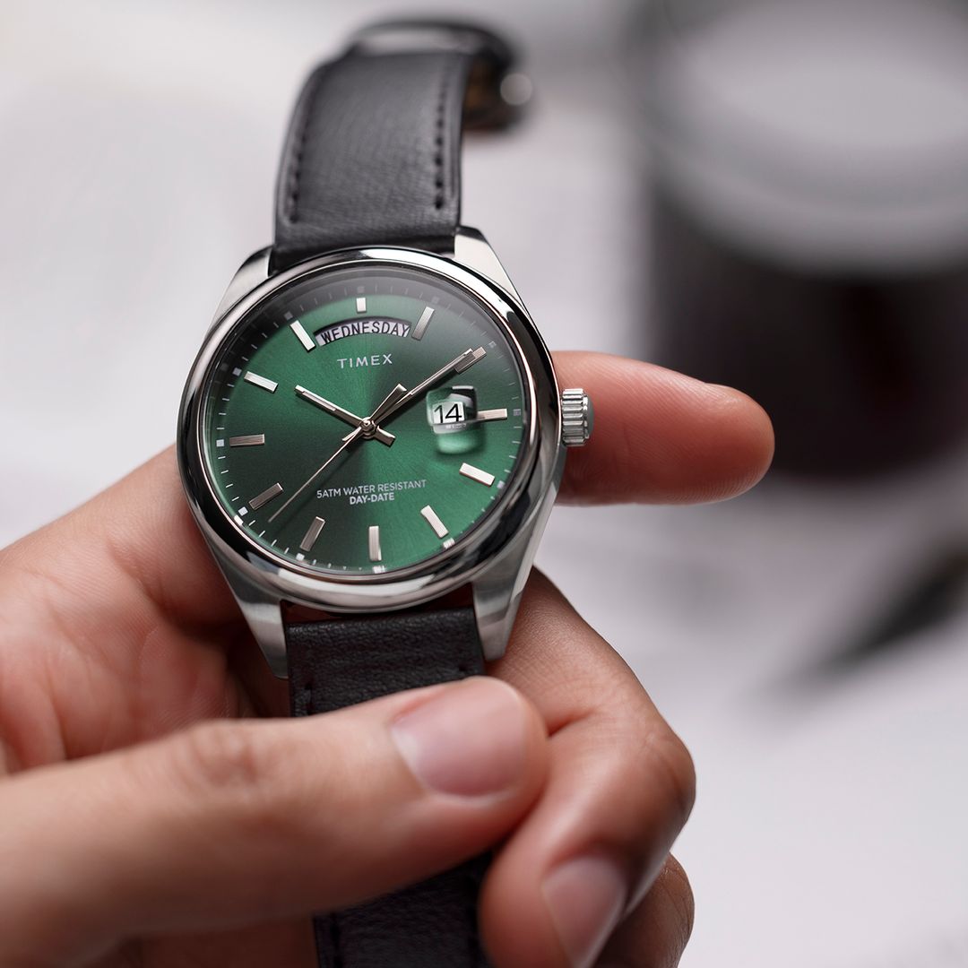 Zegarek męski Timex z okrągłą, stalową kopertą na czarnym pasku z wegańskiej skóry