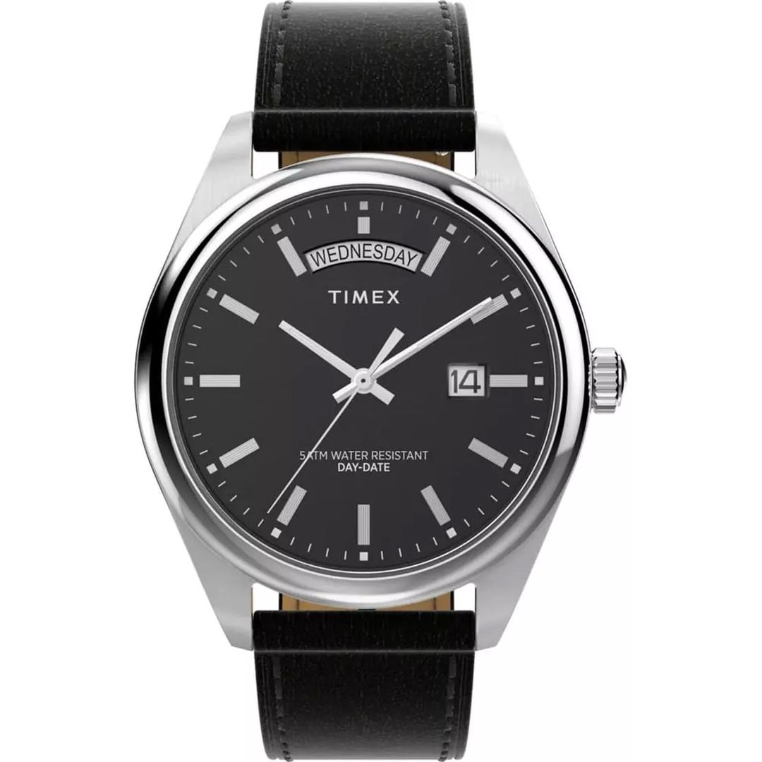 Zegarek męski Timex z czarną tarczą z indeksami w srebrnym kolorze oraz datownikiem z dniem tygodnia i miesiąca