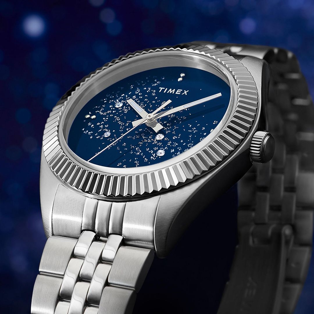 Zegarek Timex z granatową tarczą z kryształkami dającą efekt nocnego nieba pełnego gwiazd