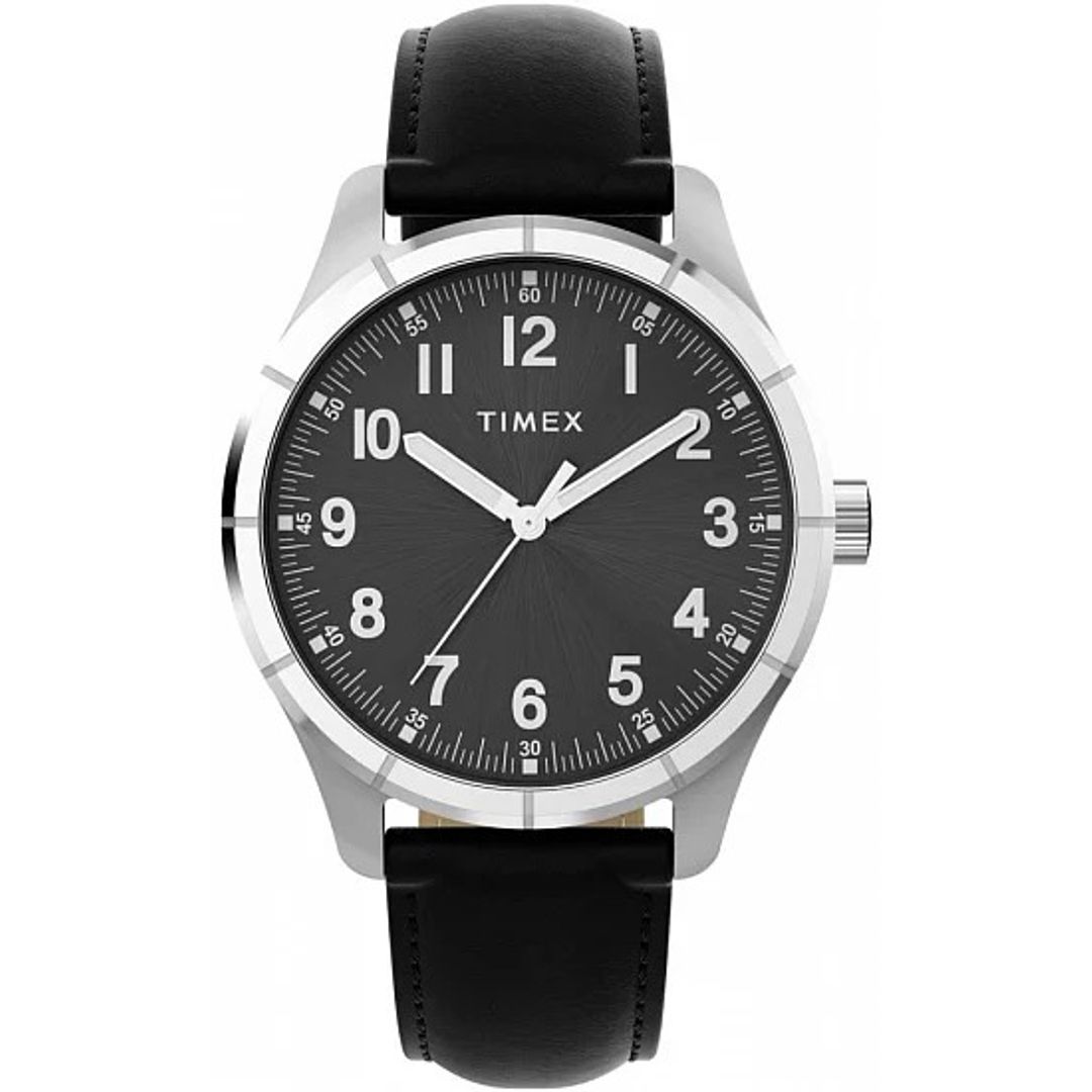 Zegarek Timex z czarną tarczą ze szlifem słoneczny oraz wyraźnymi, białymi cyframi arabskimi, na czarnym pasku