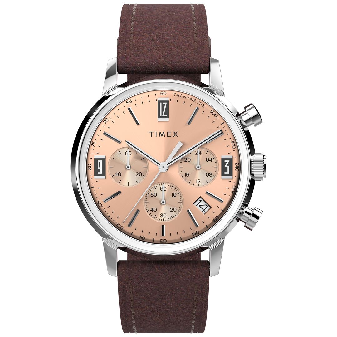 Zegarek Timex z okrągłą kopertą, tarczą w kolorze różowego złota z subtarczami, datownikiem oraz cyframi 3, 9 i 12 