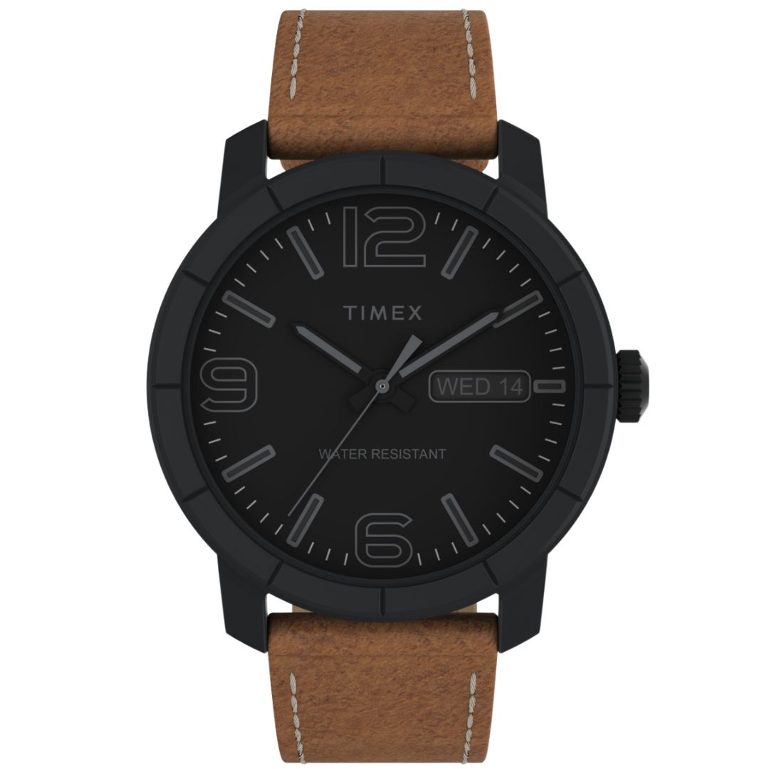 Zegarek Timex z czarną tarczą z czarnymi indeksami i wskazówkami oraz datownikiem z dniem tygodnia i miesiąca