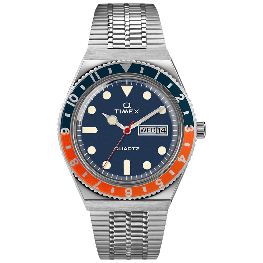 Zegarek Timex z granatową tarczą, granatowo-pomarańczowym bezelem oraz stalową kopertą i bransoletką w srebrnym odcieniu