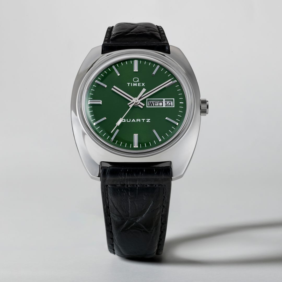 Zegarek męski Timex z zieloną tarczą, srebrnymi indeksami i wskazówkami oraz datownikiem